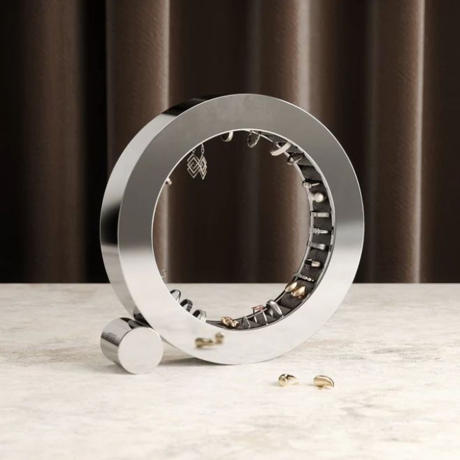 ✨ Novinka od Umbra ✨ Organizér na šperky Ferris v provedení leštěného hliníku dodá vašemu toaletnímu stolku moderní...