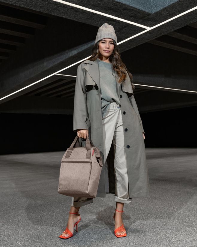 🎒 Batoh Allrounder R – styl & praktičnost v jednom! Seznamte se s modelem Allrounder R Herringbone mokka od značky...