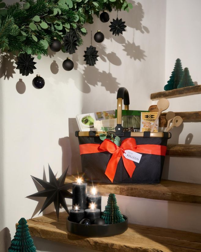 Tip na dárek pro kolegy 🎁✨ Košík plný malých pokladů – osobnější než jakákoli klasická dárková krabička a ideální pro...